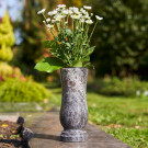 Grab-Vase aus Granit Orion mit Abflussloch